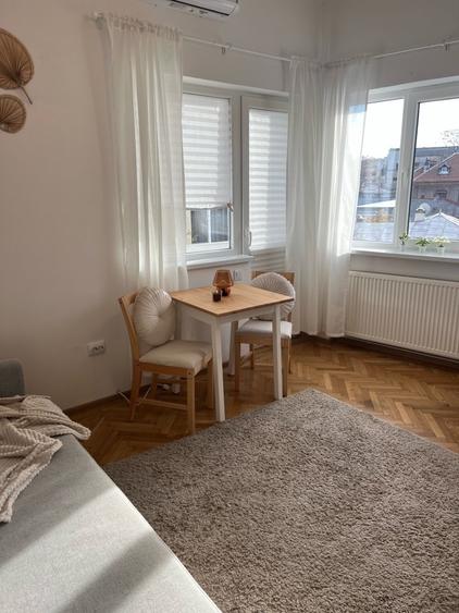 Garsoniera de inchiriat renovata cu balcon Mosilor -Universitate - Mantuleasa