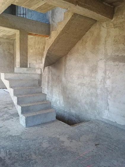 Casa tip duplex 120 mp Izvor