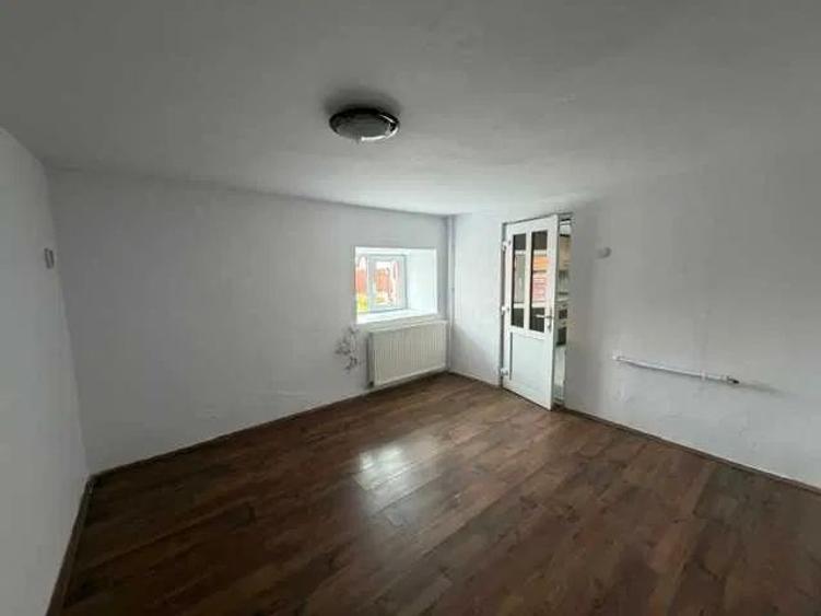Casa 3 camere singur in curte
