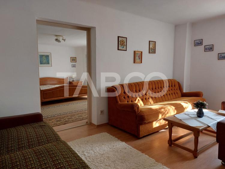 Casa de vanzare cu 2 apartamente separate si teren 544 mp Cisnadioara