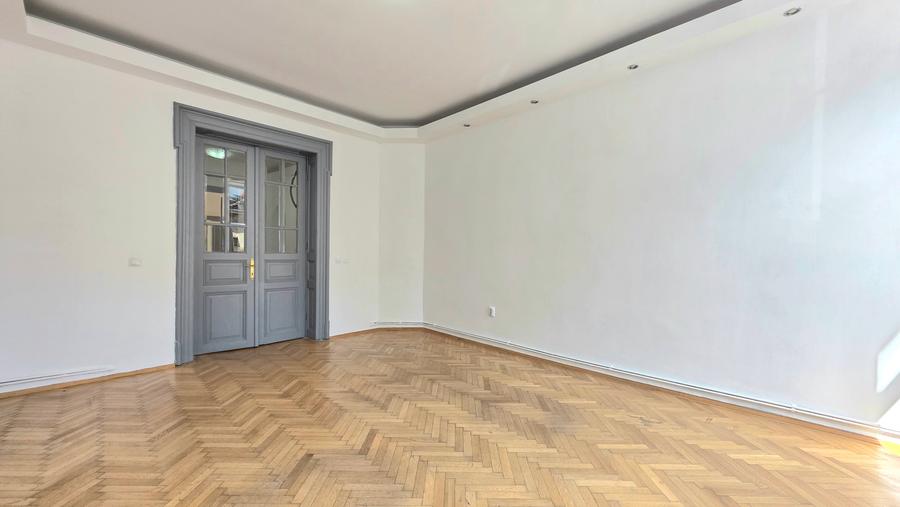 Armeneasca Casa singur curte/ 12 camere/ 325mp / It / Creatie/