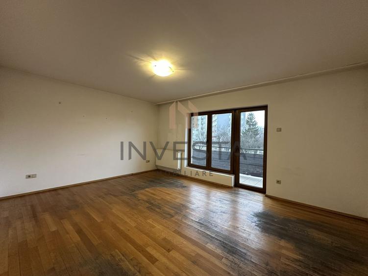 Apartament cu 3 camere decomandate si 3 terase in zona Andrei Muresanu