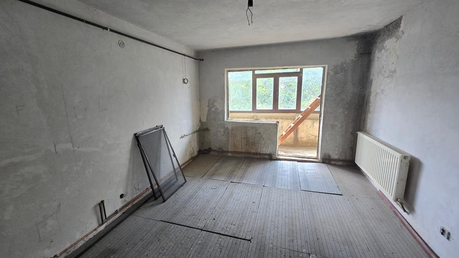 Apartament 2 camere de vanzare, etajul 3, ultracental Focsani