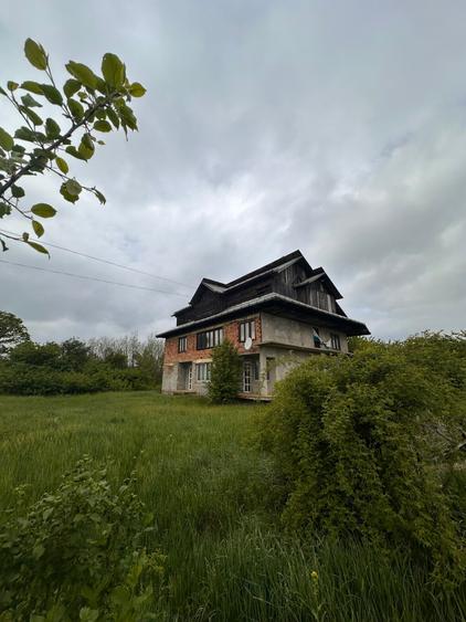CASA CU TEREN - TIMISESTI