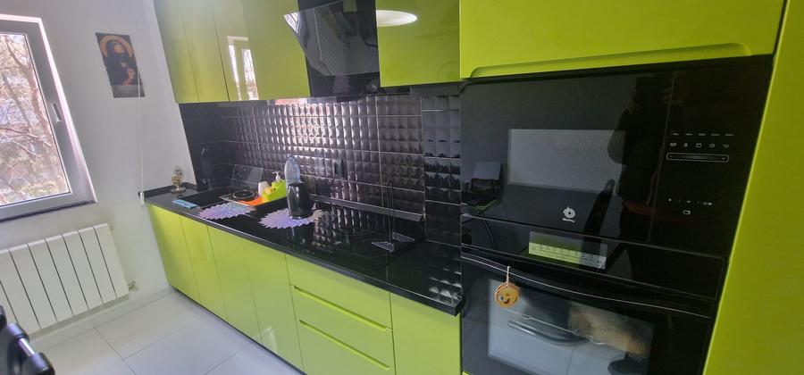 Se vinde apartament semidecomandat 2 camere pret 75000 euro negociabil.