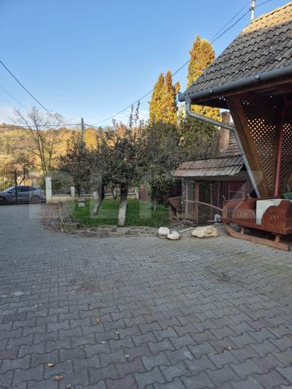 Casa de vanzare - 218 mp utili si 470 mp teren - Bardesti