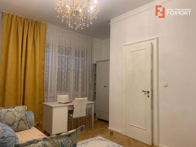 Apartament cu 3 camere, parter inalt - Central
