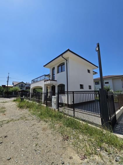 Casa individuala, 130 mp, Garaj, teren 380 mp, zona Dezmir
