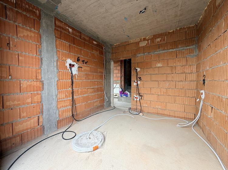 Duplex premium cu 5 camere - despartit - 382 mp teren - Mosnita Noua