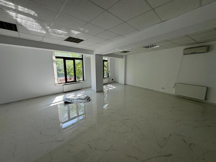 Spatiu Birouri | 3 Etaje | Parcare Proprie | 300mp
