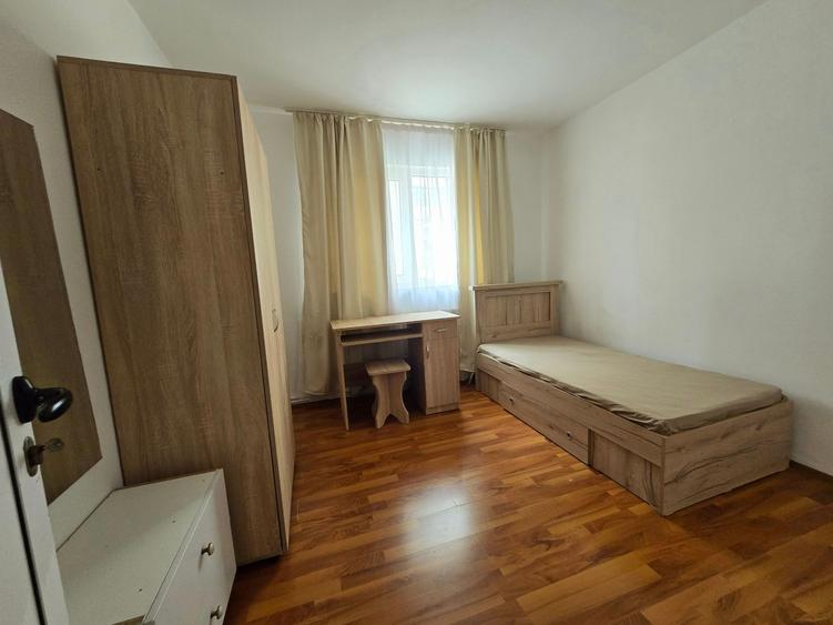 Micro 4 Targoviste, inchiriere apartament 3 camere, etaj 3/4