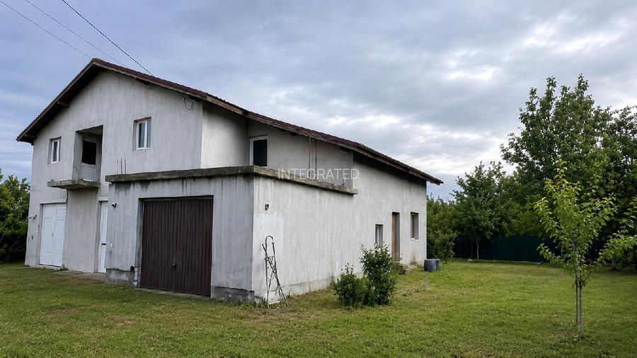 Casa P+M 240 m² + Teren 1293 m² ~ BUTIMANU ~ DAMBOVITA