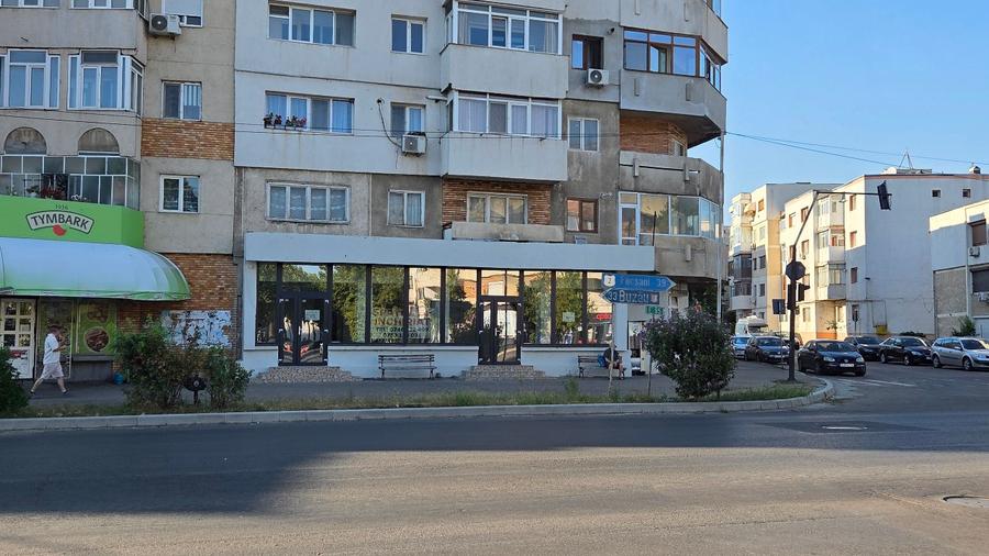 Inchiriez spatiu comercial Rm Sarat, Kogalniceanu, 130mp, 11m vitrina!
