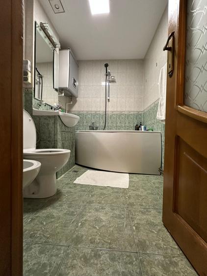 Apartament 3 camere cu suprafata totala 80,55 mp, Zona Calarasilor.