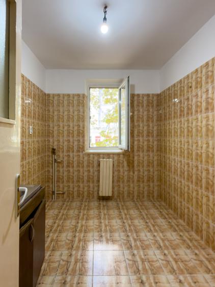 Tomis II – 2 camere, etaj 2/4, zonă centrală cu spații verzi, curat | tur360