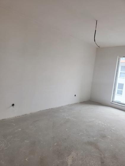 Apartament de 3 camere, semifinisat, 67 mp, balcon 4mp, parcare, zona Cetatii