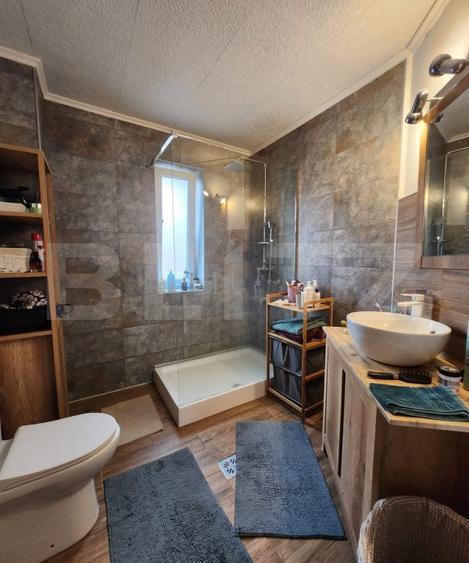 Casa la Platoul Cornesti cu 12 camere cu Piscina Interioara