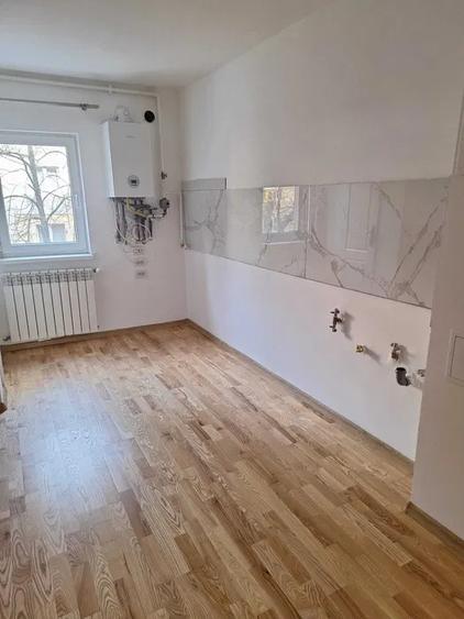 Apartament 4 camere, 95 mp, parcare, zona Piata Zorilor