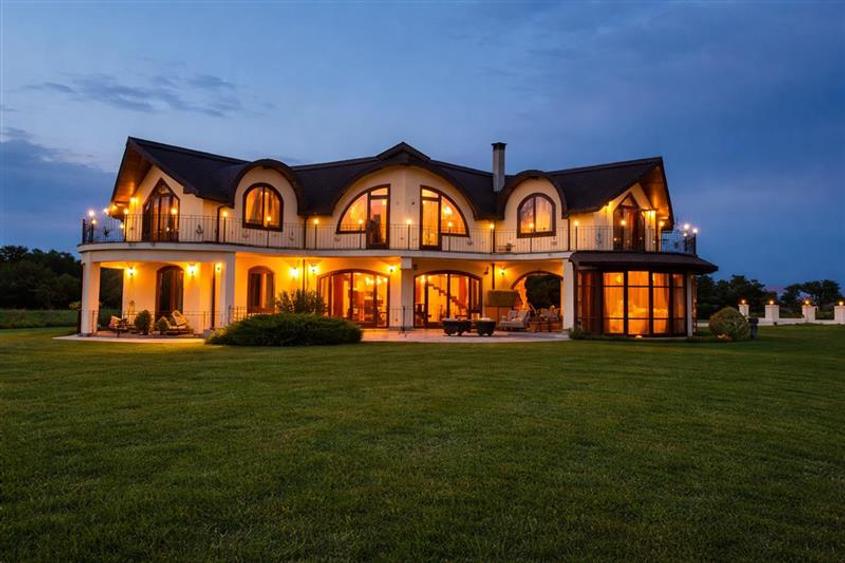 Rafinament in cartier linistit, pe 30.000 mp teren paradis, facilitati Premium