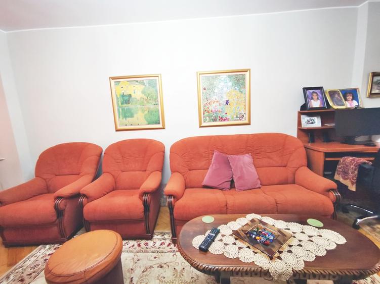 Vanzare 4 cam modern,complet renovat 100 mp, boxa si parcare ADP zona Parlament
