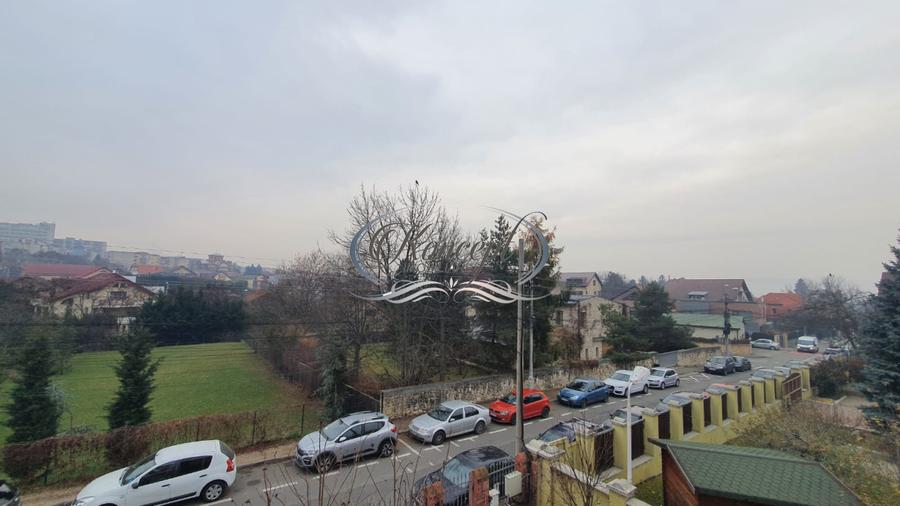Apartament cu 4 camere in zona UMF