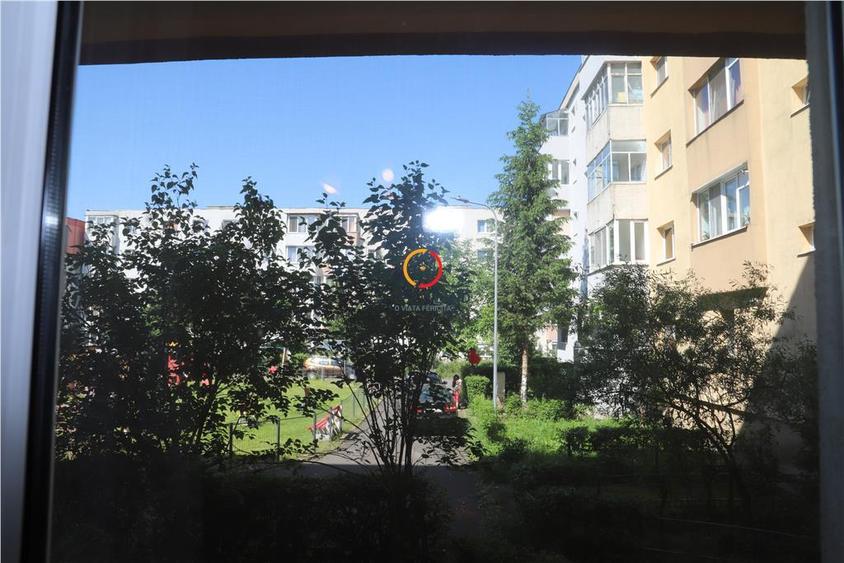 Luminos si spatios! Apartament 3 camere, decomandat, parter inalt in Sacele Bras