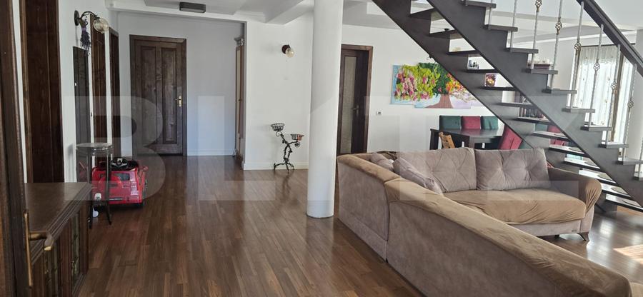 Casa de vanzare, 300 mp, teren 600 mp, zona Bercu Rosu