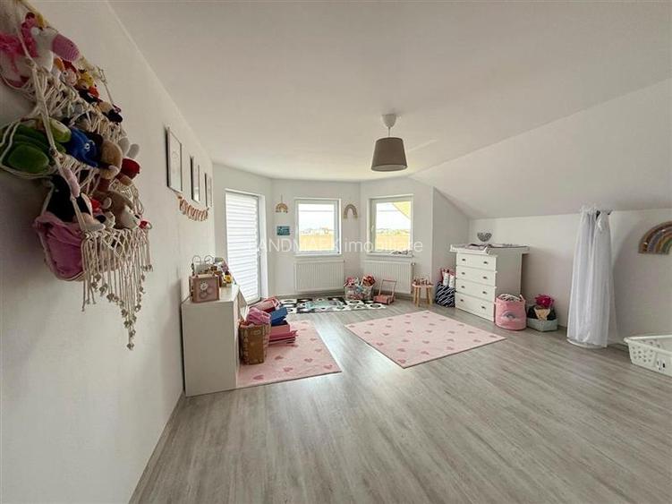 CASA individuala cu garaj, 5 camere, 3 bai Dumbravita zona lac Macilor - 14