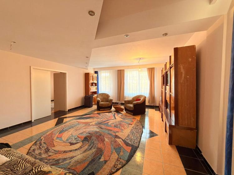 Vilă Spațioasă cu 5 Camere - 360.000 euro- Zona Girocului