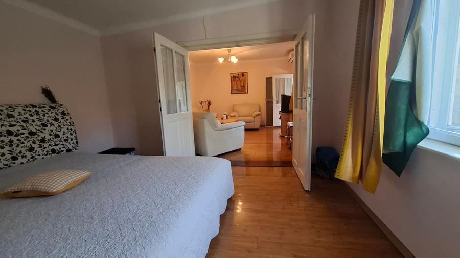Casa 3 camere - constructie mixta + teren 200 mp (deschidere 8 ml )