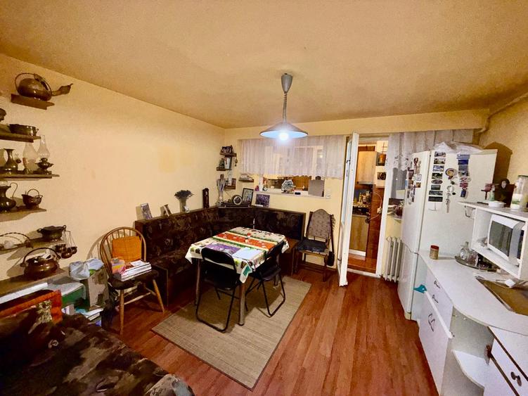 Apartament 2 camere, decomandat, etaj 1, Zona Marasti