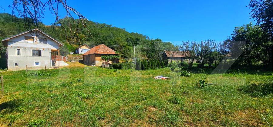 Casă țărănească cu 180 mp utili și teren de 1360 mp, Așchileu Mare
