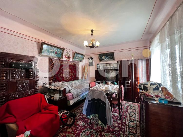 Casă bătrânească | 1500 mp teren, | Tăuții-Măgherăuș.