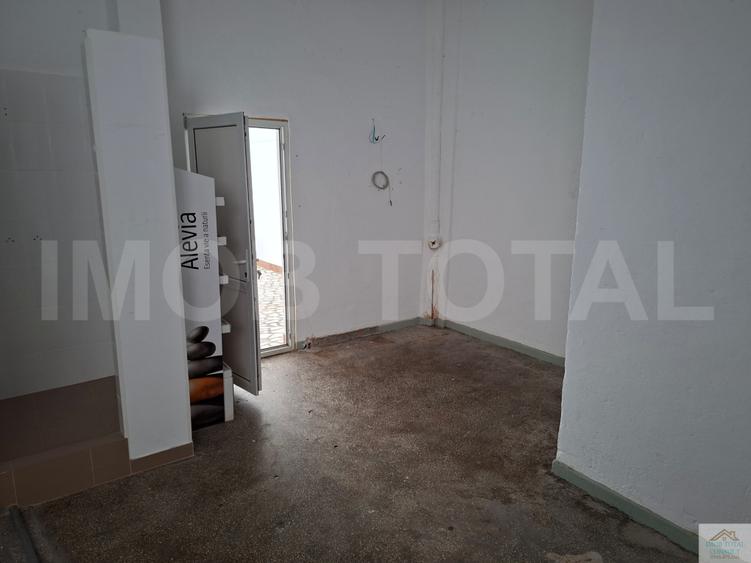 Spațiu Comercial 70 mp | Craiovei - Parter, Vitrină, 2 Intrări