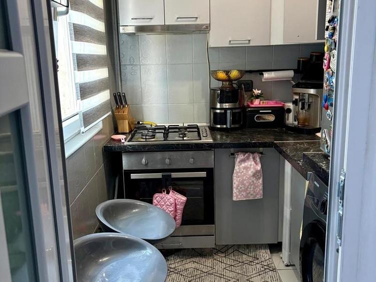 Apartament semidecomandat, Valea Roșie