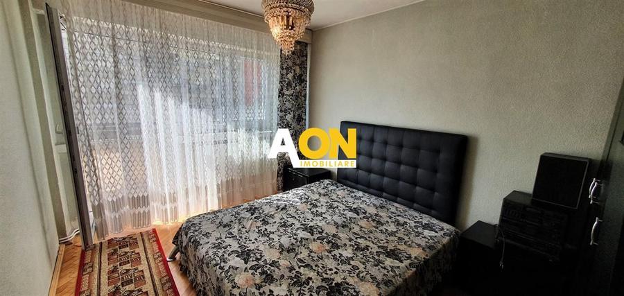 Apartament 4 camere, decomandat, 82 mp, 2 băi, Cetate, Etaj 1