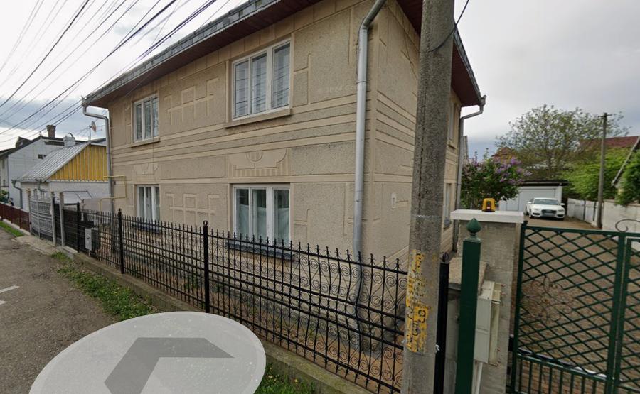 Casă etaj cu 2xpivnițe, garaj și teren de 400 mp în zonă urbană