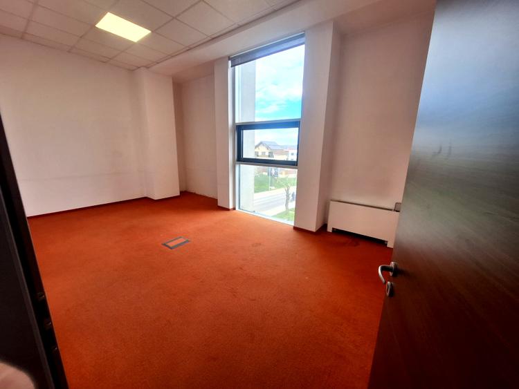 De inchiriat spatiu comercial zona Shopping City