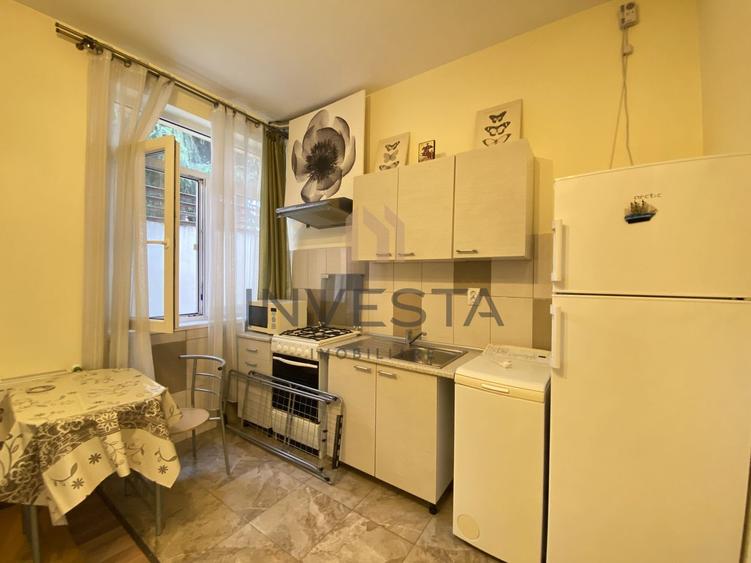 Garsoniera in casa de inchiriat cu loc de parcare, Intre Lacuri