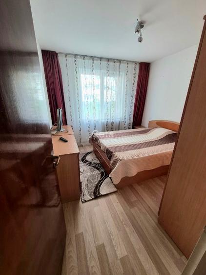 Închiriez ap 2 camere.  - 4