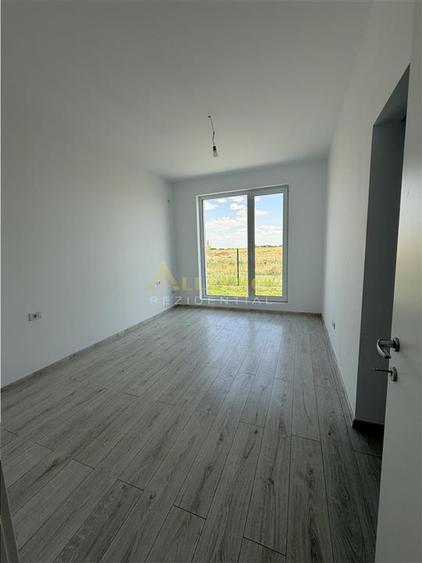 Casă individuală, 3 camere , 2 băi !