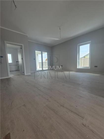 DUPLEX INDIVIDUAL -   Despartit prin camera Tehnica  - bucatarie inchisa -  2 Fr - 17