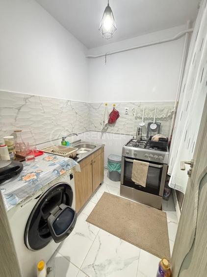 Etaj 2! Apartament 3 camere 45mp fara risc cu centrala, TATARASI
