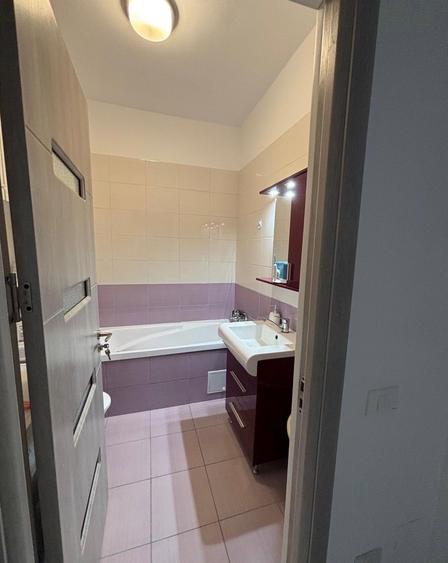 DE VANZARE 2 CAMERE, LOC PARCARE INCLUS, MOBILAT SI UTILAT !
