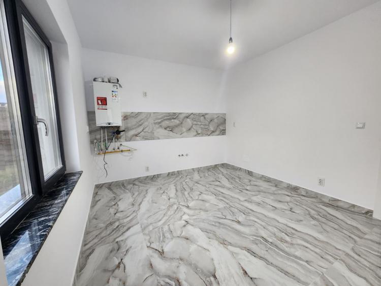 CASA 4 CAMERE, 2 BAI, 440 MP TEREN, MIROSLAVA