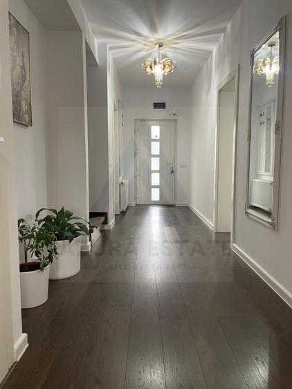 Casa premium 4 camere 130 mp utili 2 bai teren 250 mp in Arhitectilor
