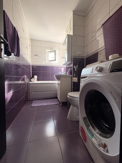 Apartament 4 camere, decomandat mp '70 utili, boxa, 10 mp cu CF etaj 3-Soarelui