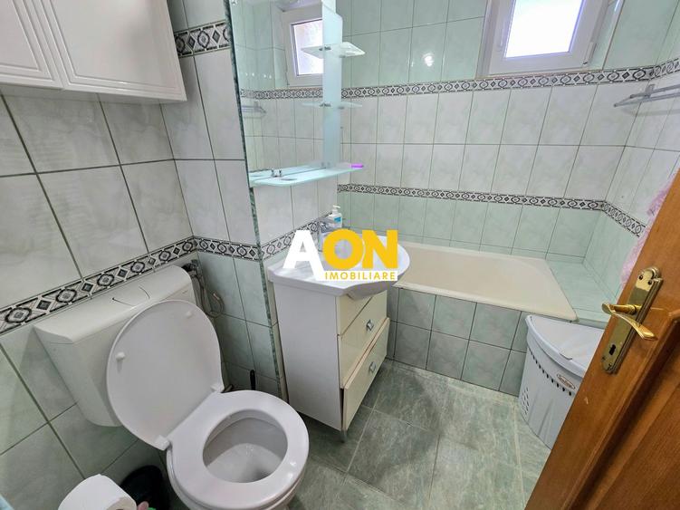 Apartament cu 2 Camere, Bloc cu Lift, Loc de Parcare, Zona Cetate