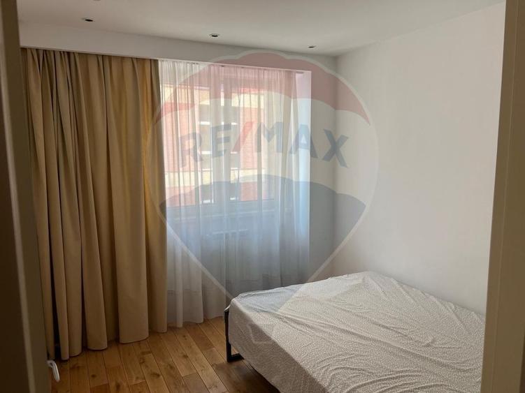 INCHIRIERE Apartament cu 3 camere tip duplex in zona Nordului