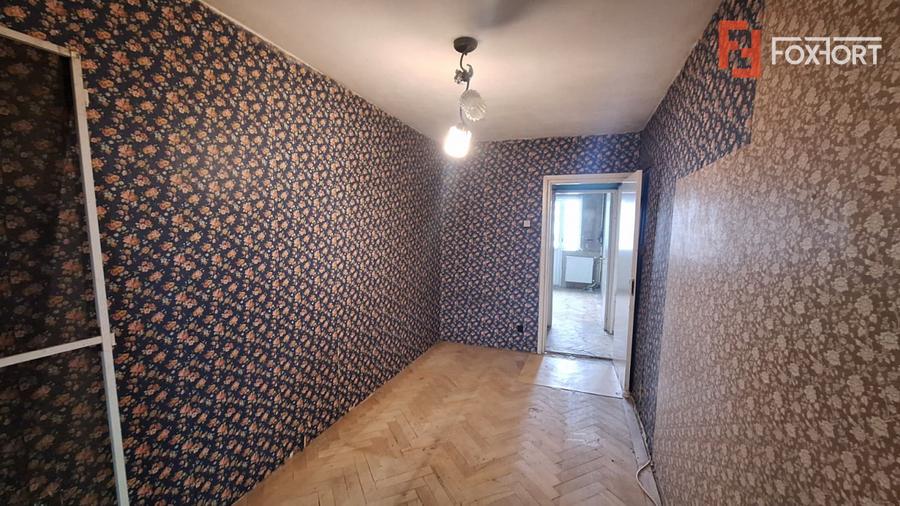 Apartament cu 3 camere + boxa, zona Sagului
